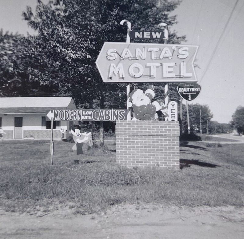 Santas Motel - Vintage Photo